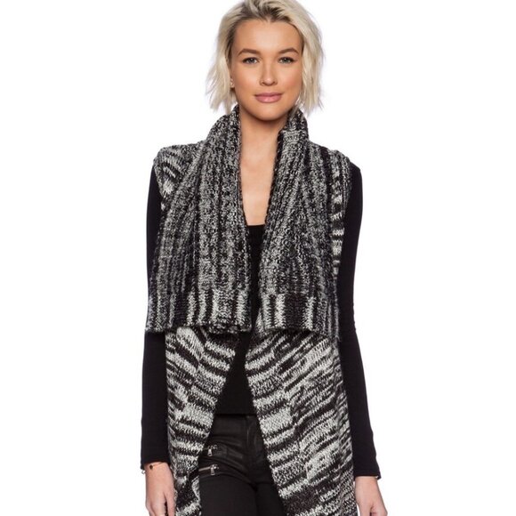 Nwt BlankNYC Sweater Vest Flying Monkey Cowl Neck Knit Size Medium Grey Shawl - Picture 2 of 12